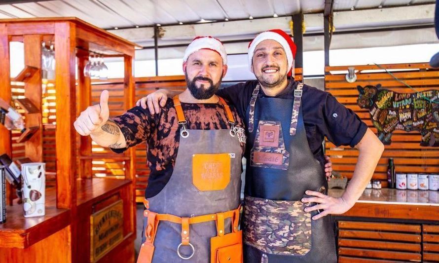 Chefs invitan a disfrutar una cena navideña a la parrilla